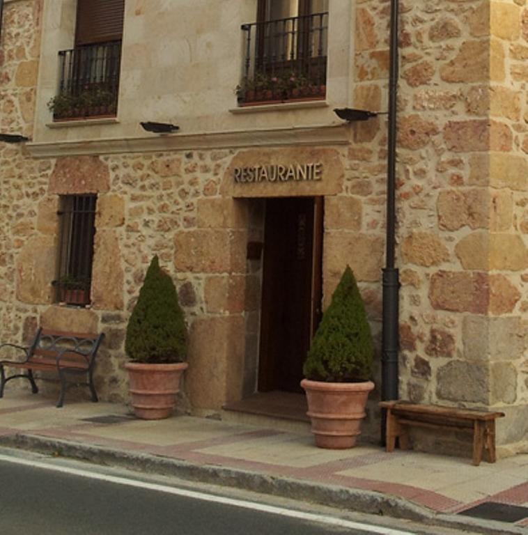 Hostal Restaurante La Muralla Oña Kültér fotó